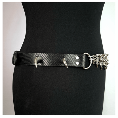 KLINGENSÄNGER — VIPER edition belt right side view on black mannequin, showcasing black viper print leather, chainspike metal hardware, and fang studs — handcrafted gothic belt by skinpressedtight