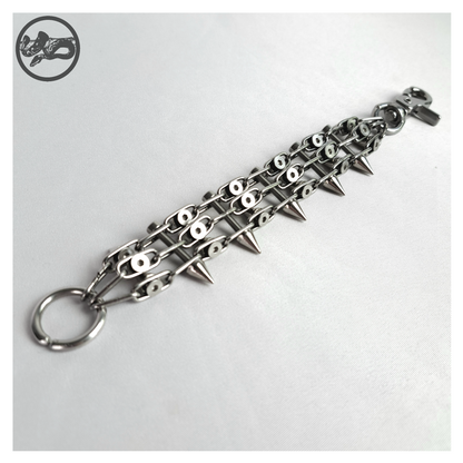 SCHALTKREIS spiked bracelet open on white, back: the countersunk screw heads holding the chain ladder together, O-ring and carabiner closure. Handmade by skinpressedtight