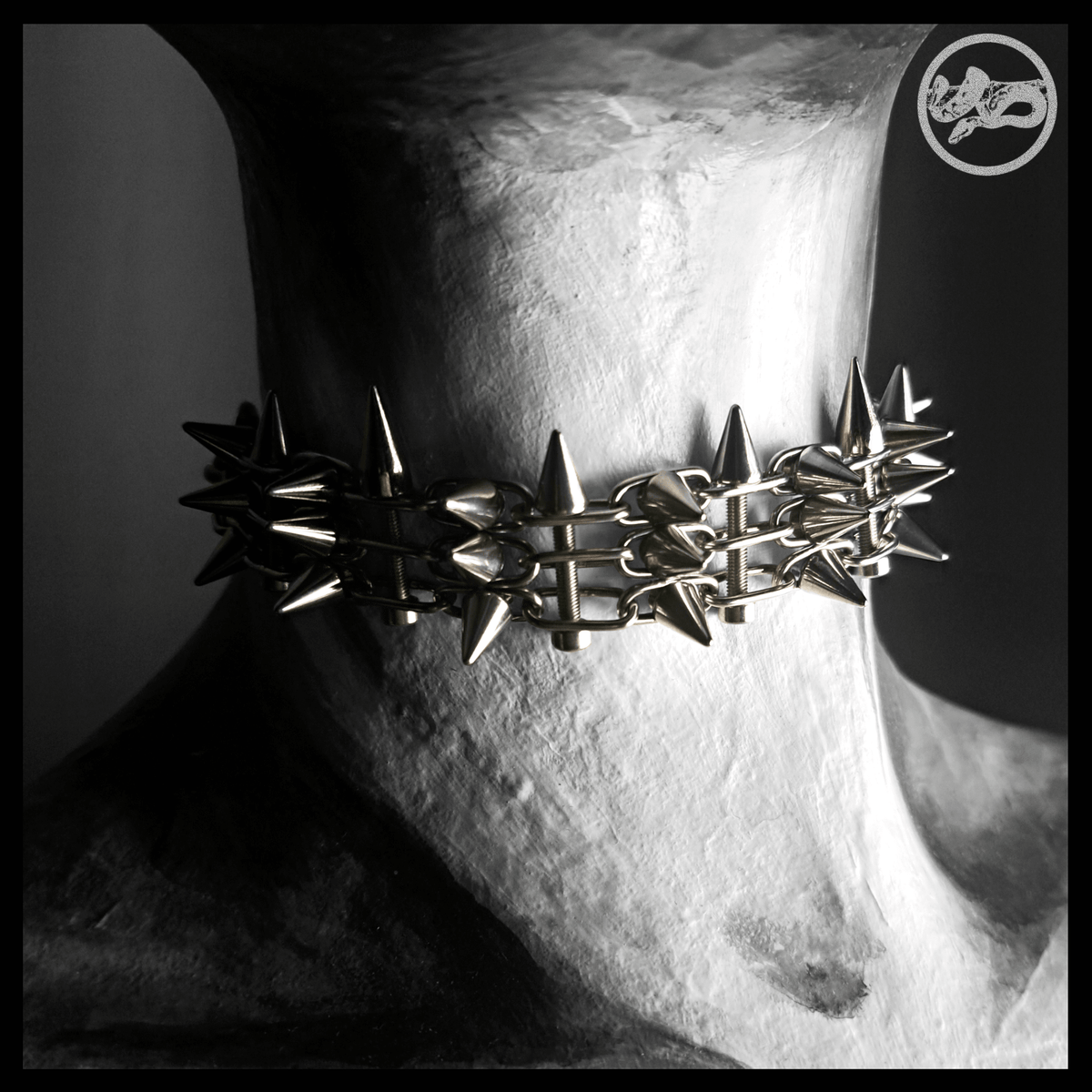 STŌRENFRIED spiked chain choker worn on a painted mannequin, front view: spikes all around the throat. Handmade by skinpressedtight