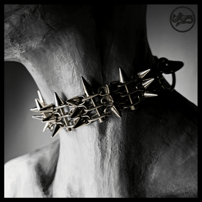 STŌRENFRIED spiked chain choker worn, side close-up: screw-locked chain strands set with cone spikes pointing in every direction. Handmade by skinpressedtight