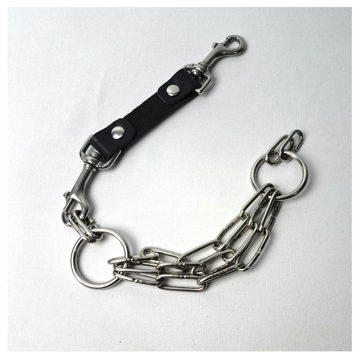 WARNSCHUSS chain necklace open, back: riveted black leather neckpiece and swivel bolt snaps, oval rings joining the chain strands to the side rings. Handmade by skinpressedtight